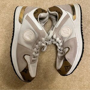 ⭐️ Ladies 5.5 Beige and Brown Sneakers with Gold Accents